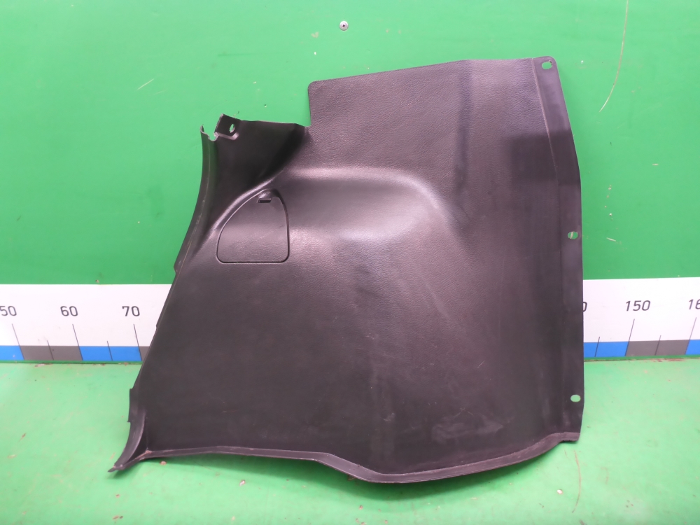 Обшивка багажника