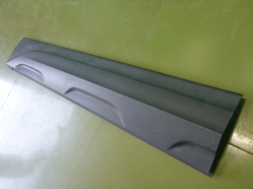 Накладка двери передней левой