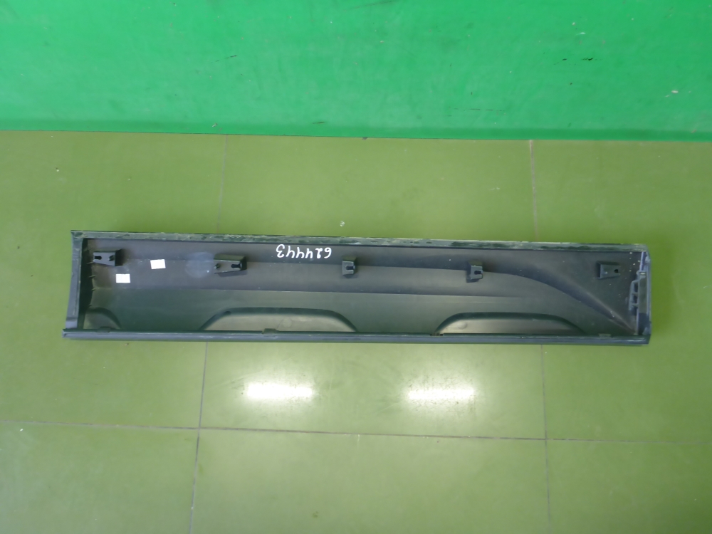 Накладка двери передней левой