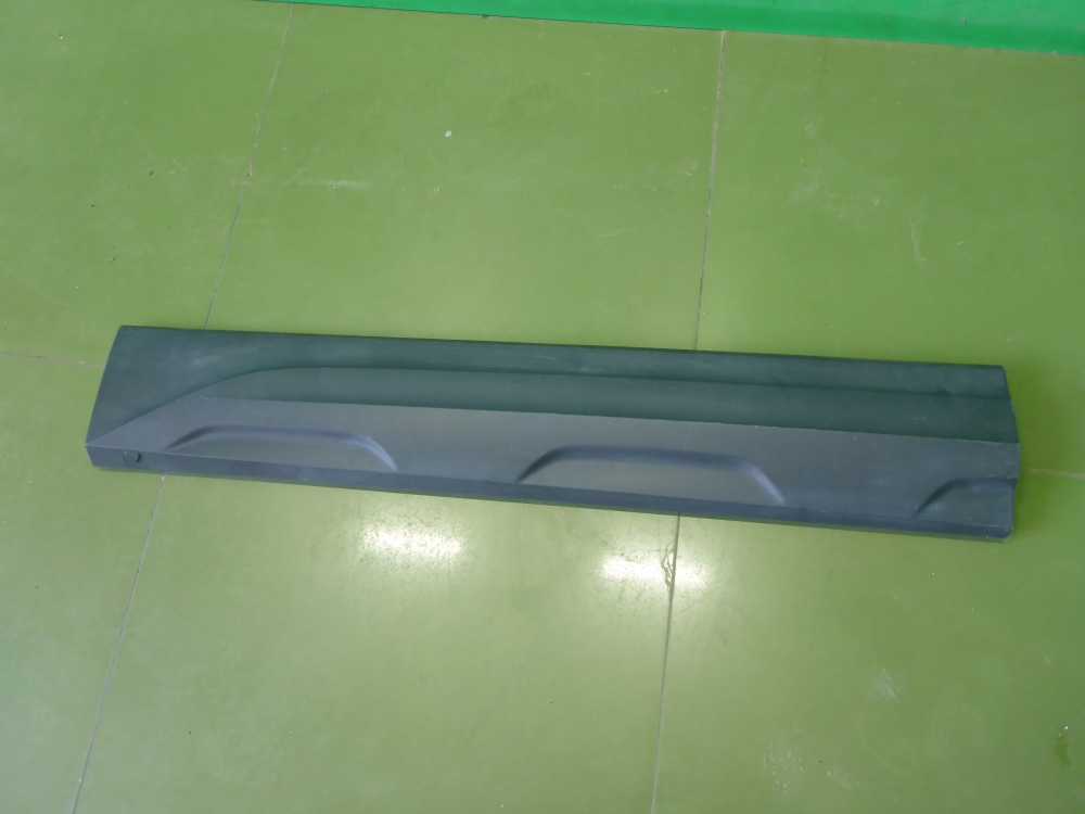 Накладка двери передней левой