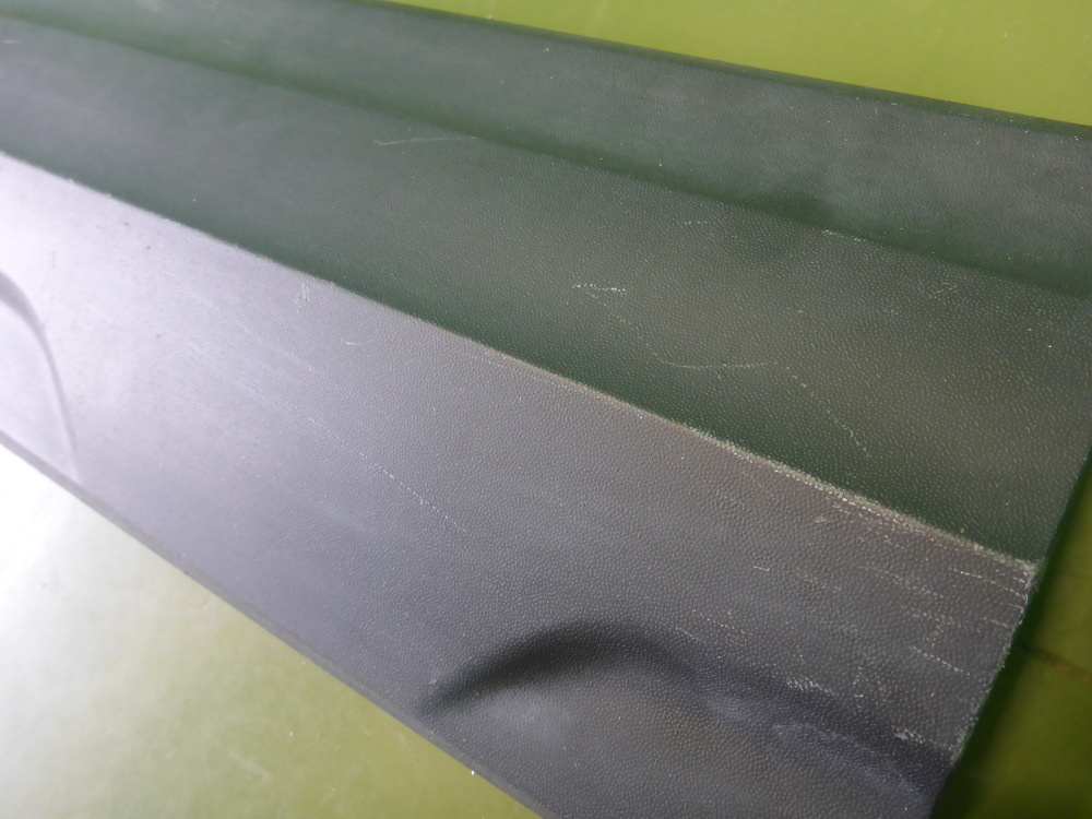 Накладка двери передней левой