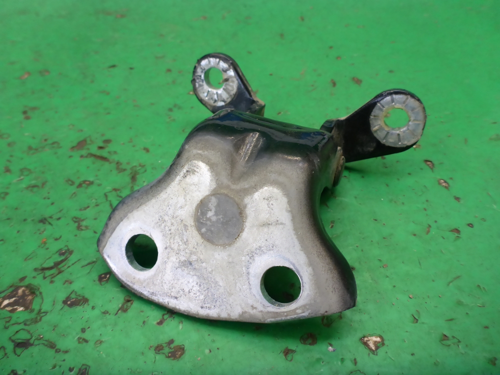 Петля двери задней правой верхняя