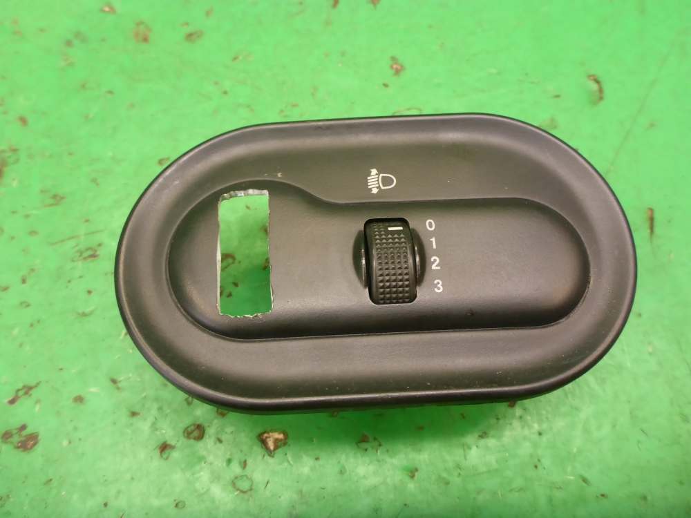 Кнопка корректора фар