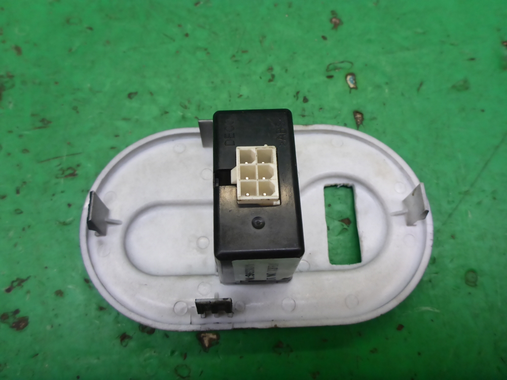 Кнопка корректора фар