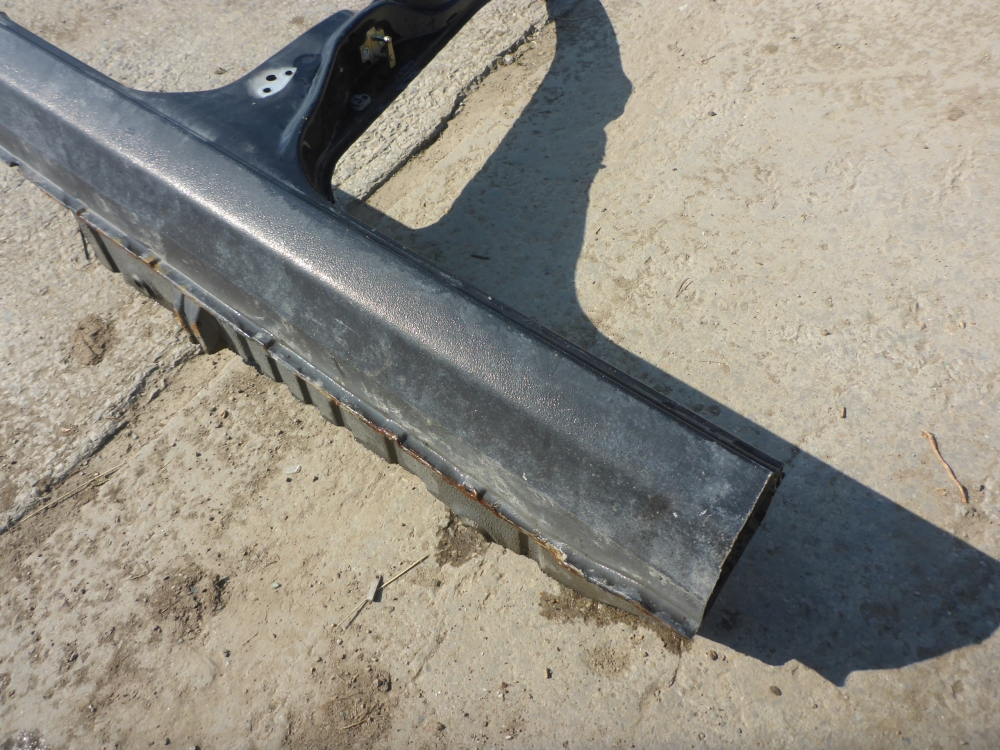 Порог со стойкой правый