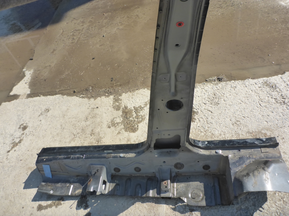 Порог со стойкой правый