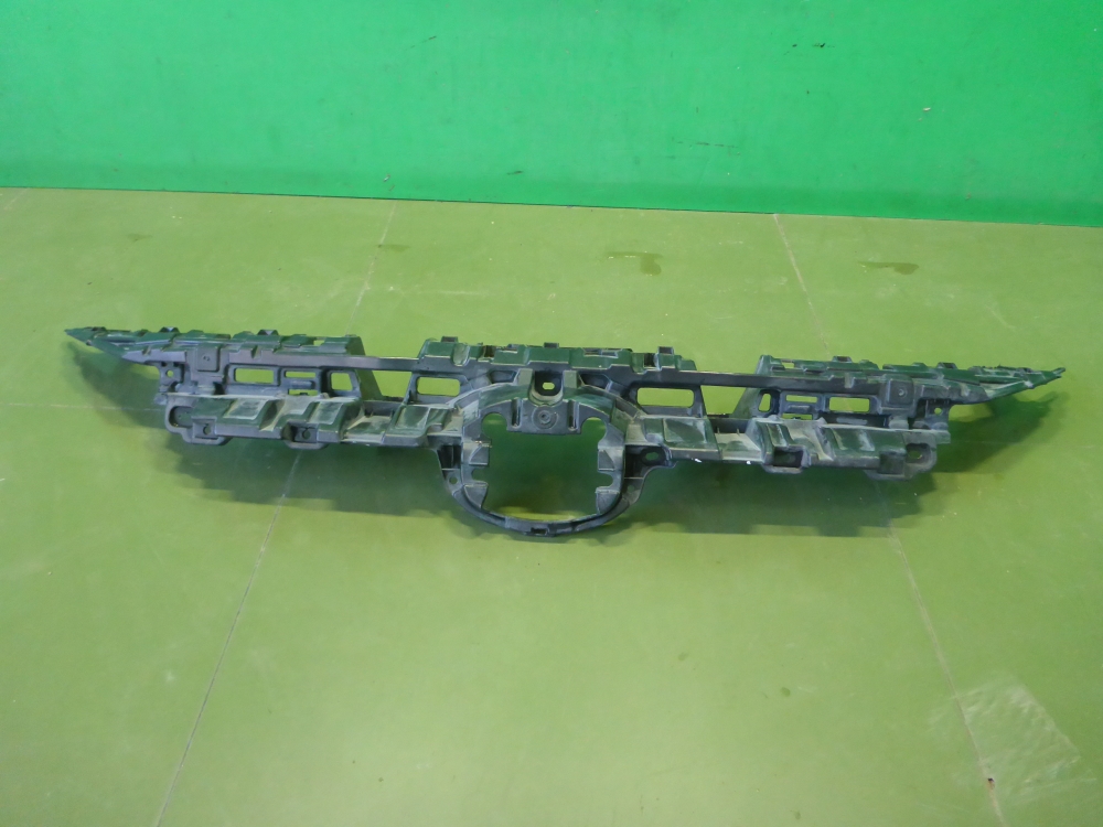 Кронштейн переднего бампера