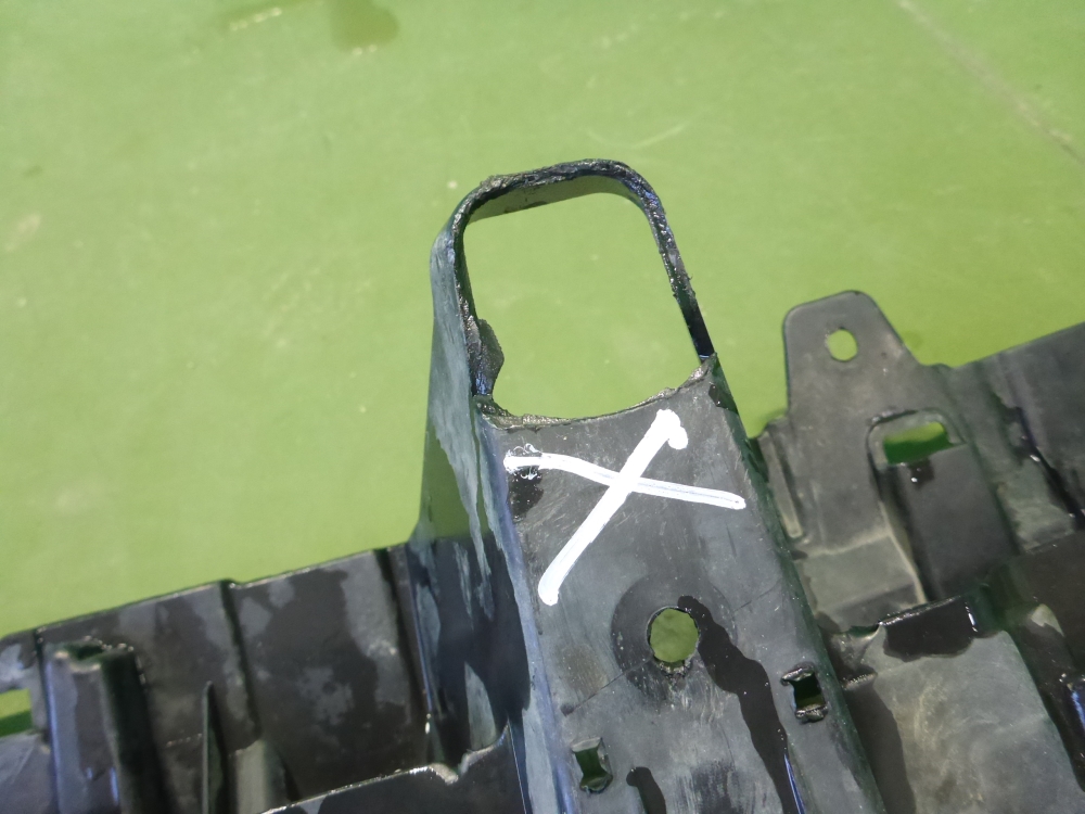 Кронштейн переднего бампера