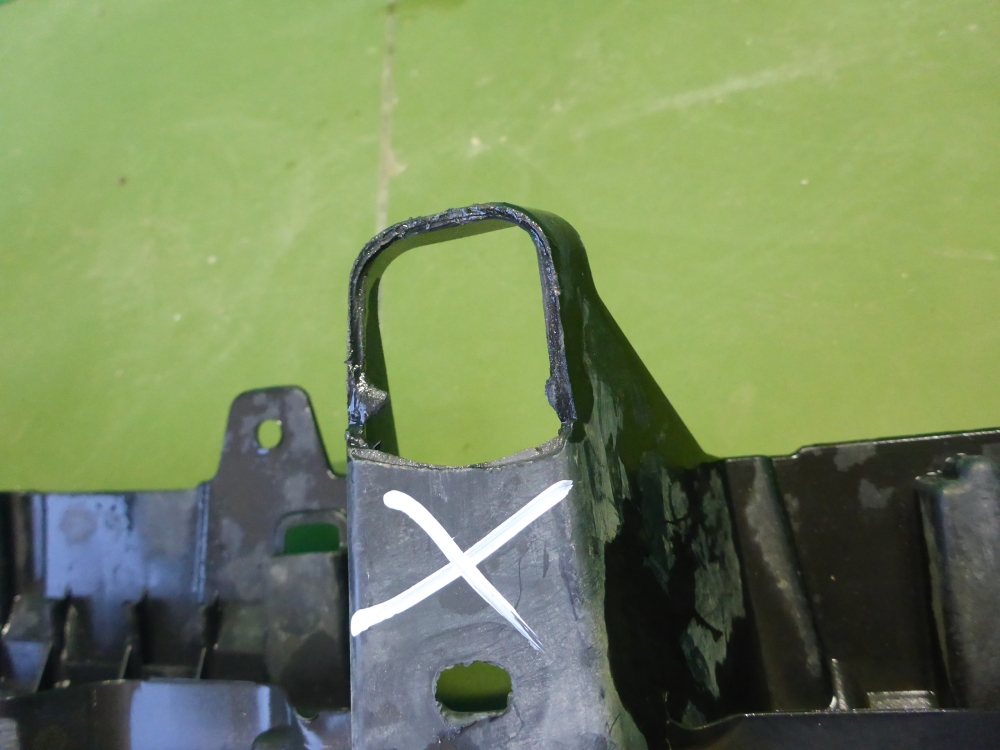 Кронштейн переднего бампера