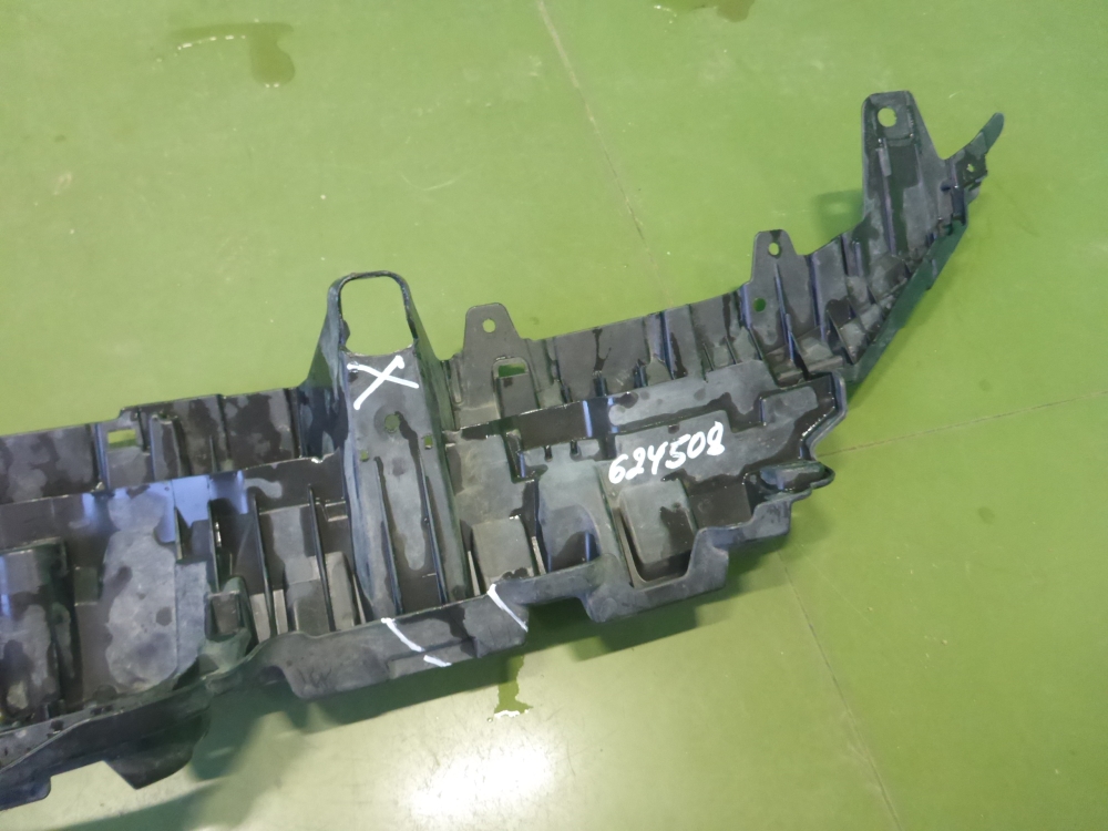 Кронштейн переднего бампера