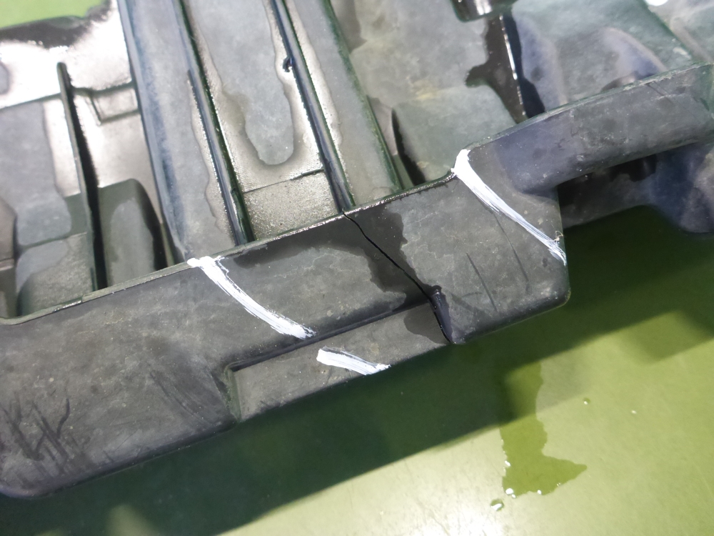 Кронштейн переднего бампера