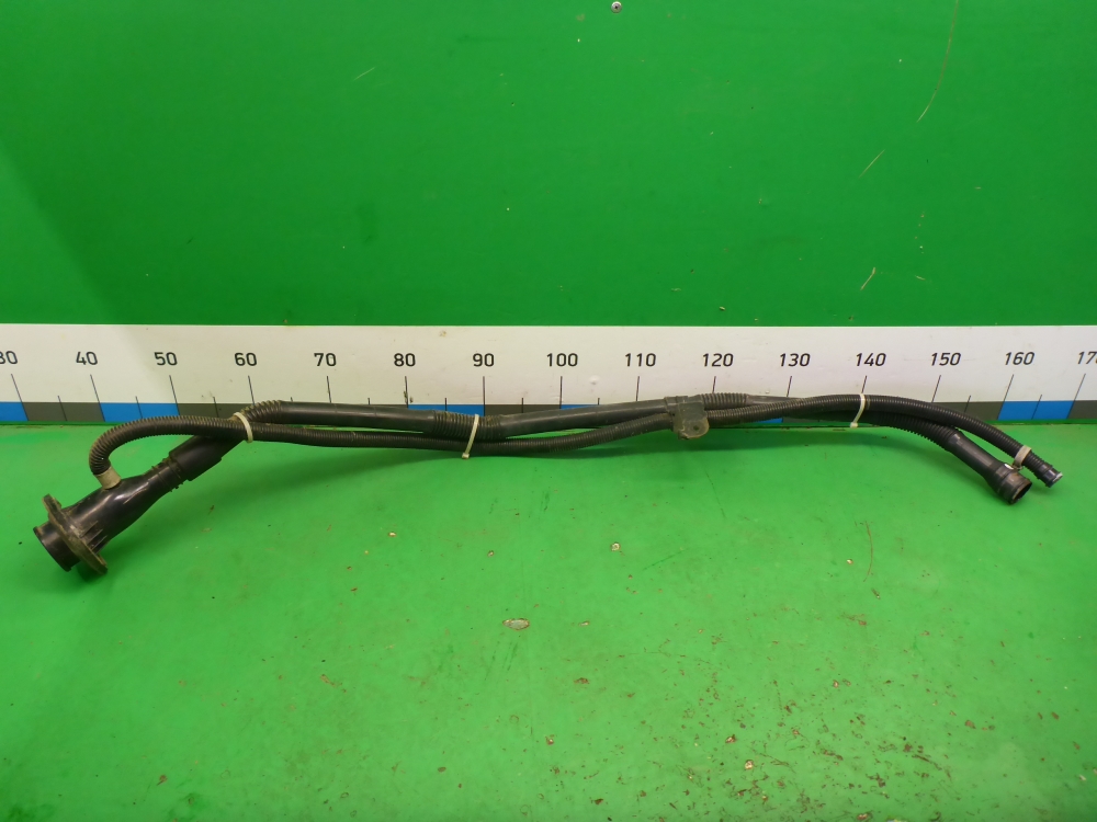 Горловина топливного бака