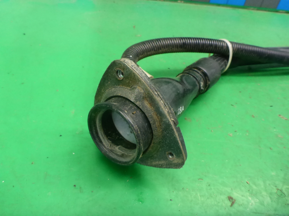 Горловина топливного бака