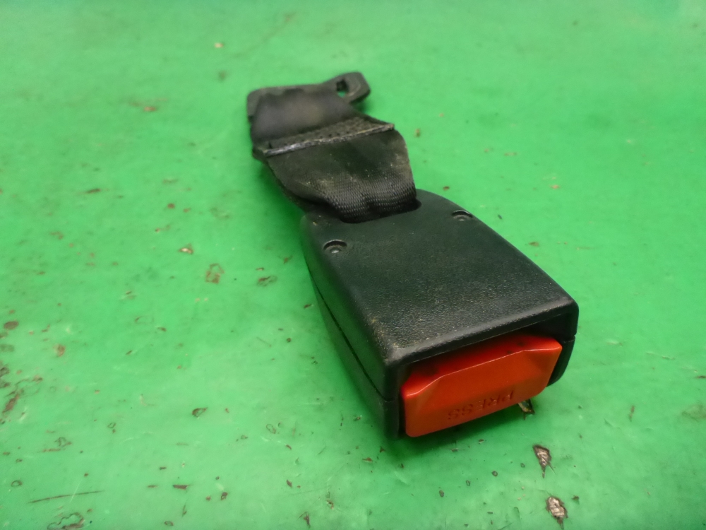 Ответная часть ремня безопасности