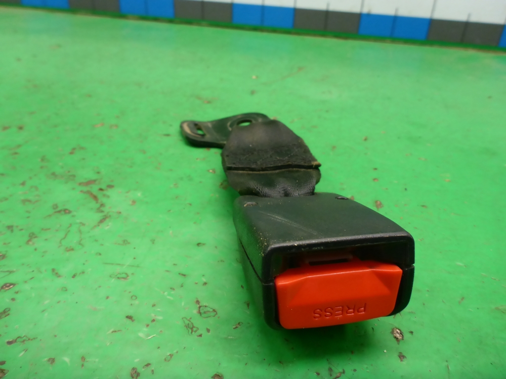 Ответная часть ремня безопасности