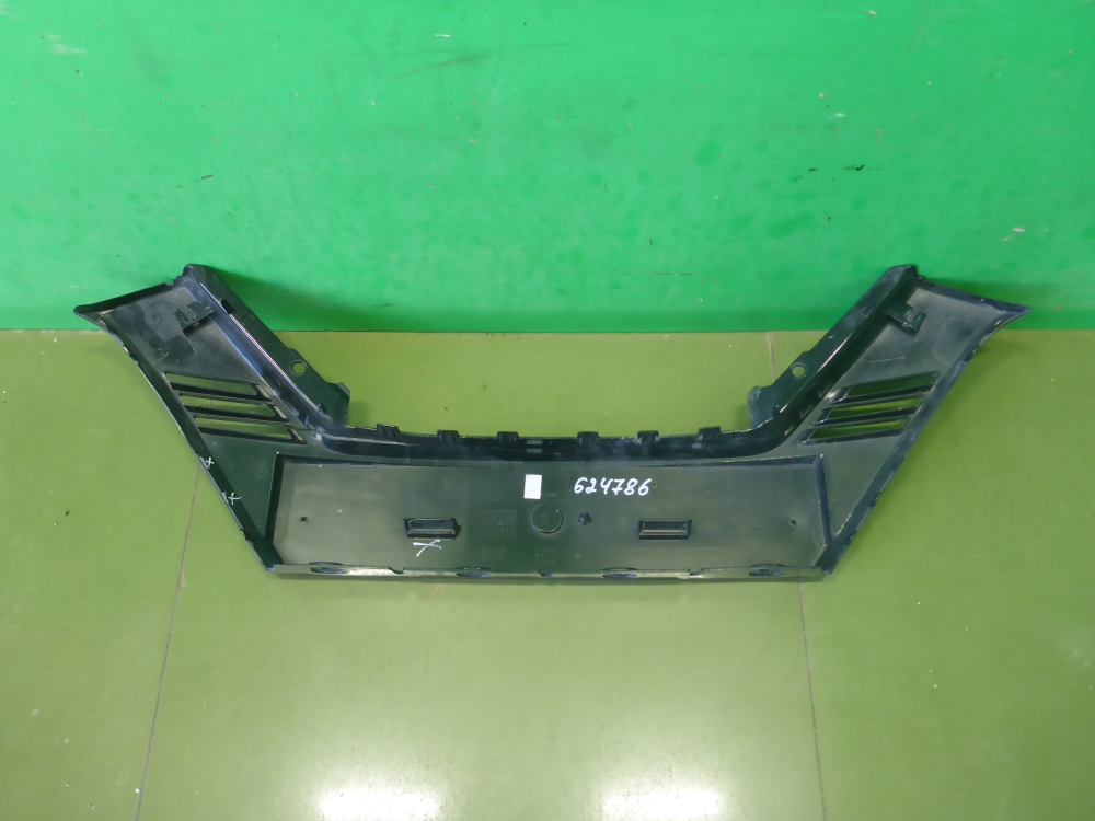 Накладка переднего бампера