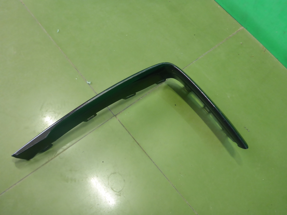 Накладка переднего бампера левая