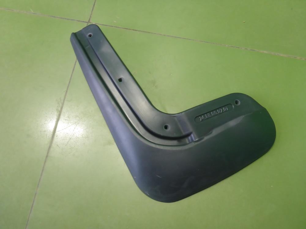 Брызговик задний левый