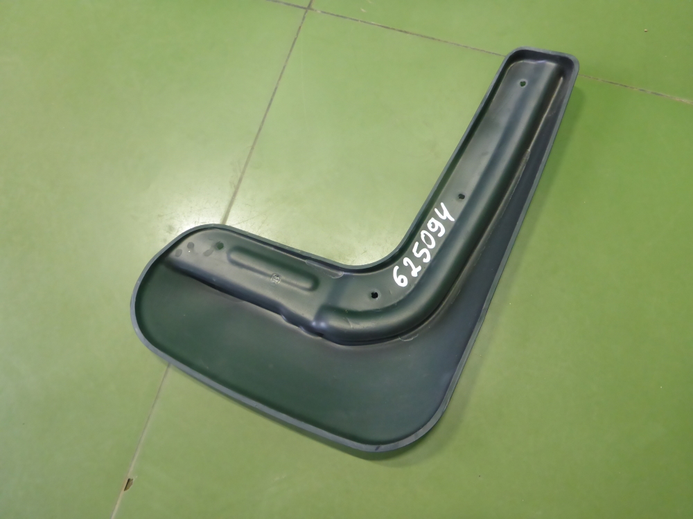 Брызговик задний левый