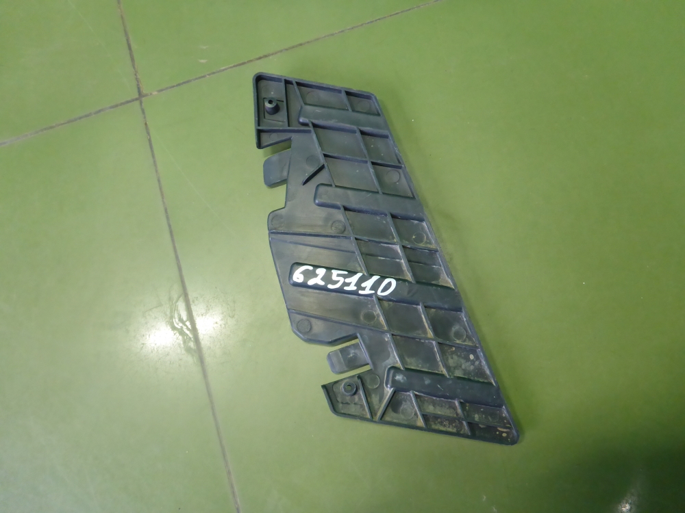 Кронштейн заднего бампера правый