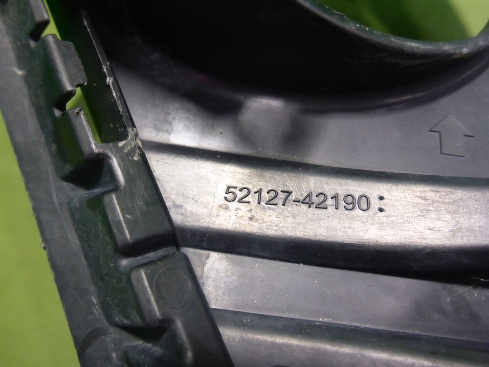 Рамка противотуманной фары правой