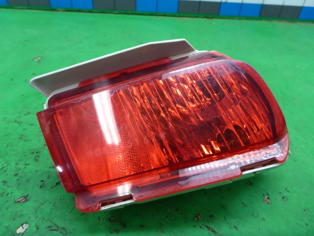 Фонарь задний в бампер правый