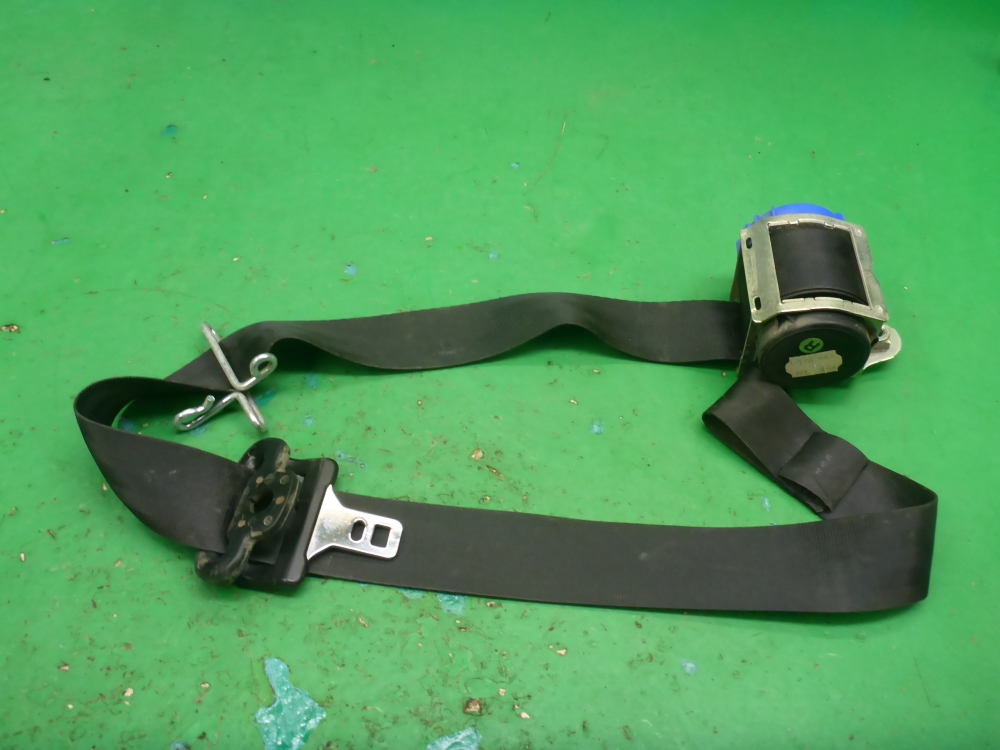 Ремень безопасности