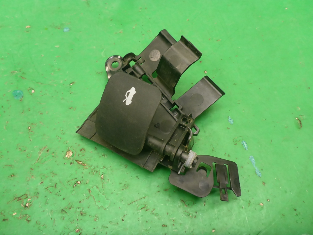 Ручка открывания капота