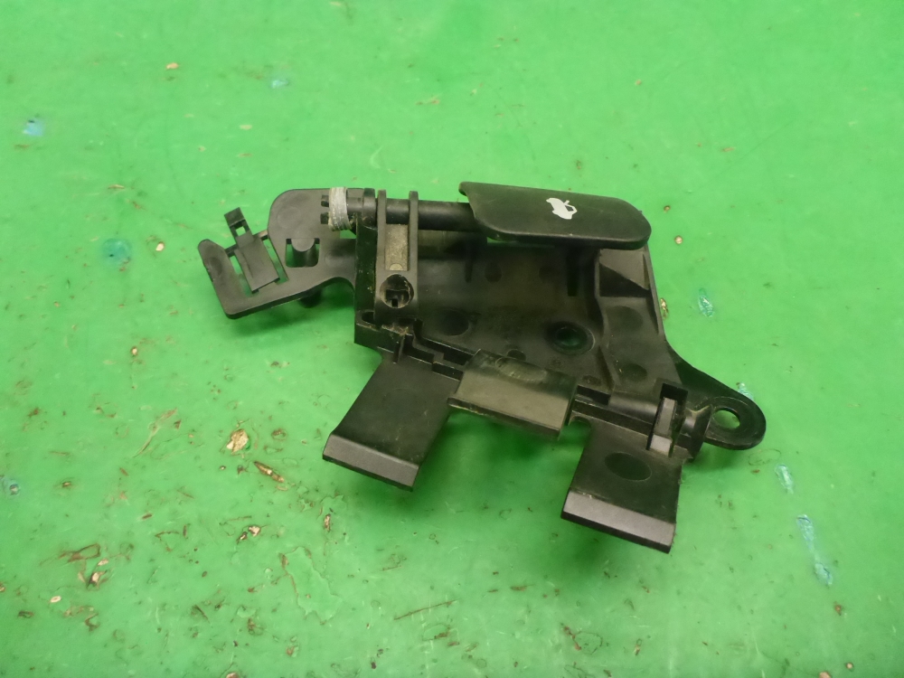 Ручка открывания капота