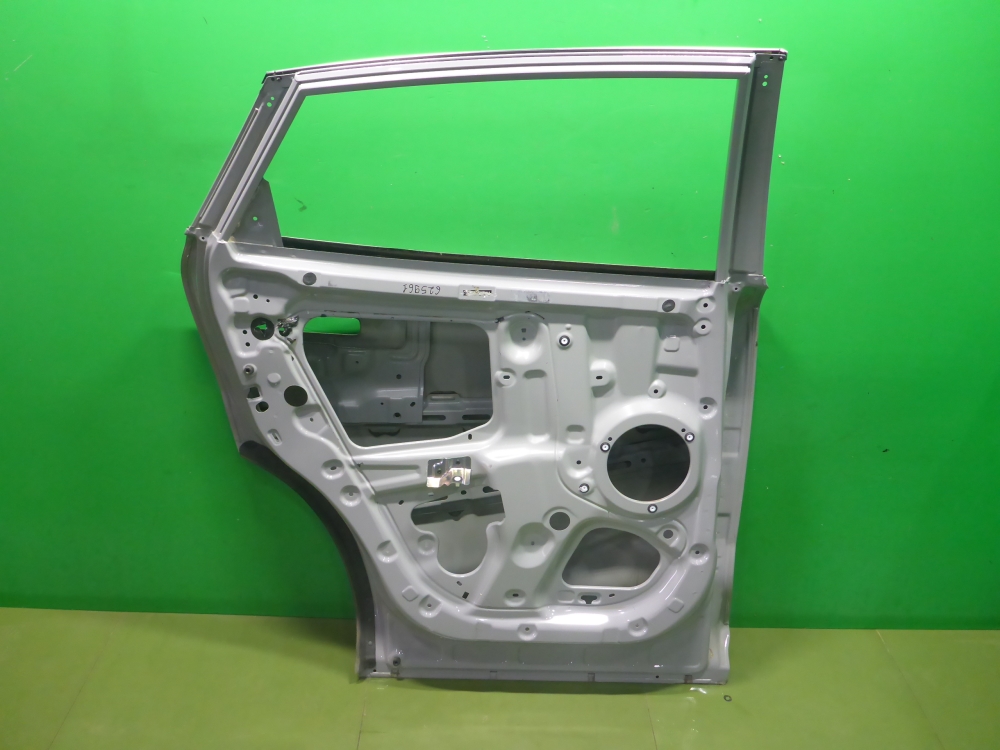 Дверь задняя левая