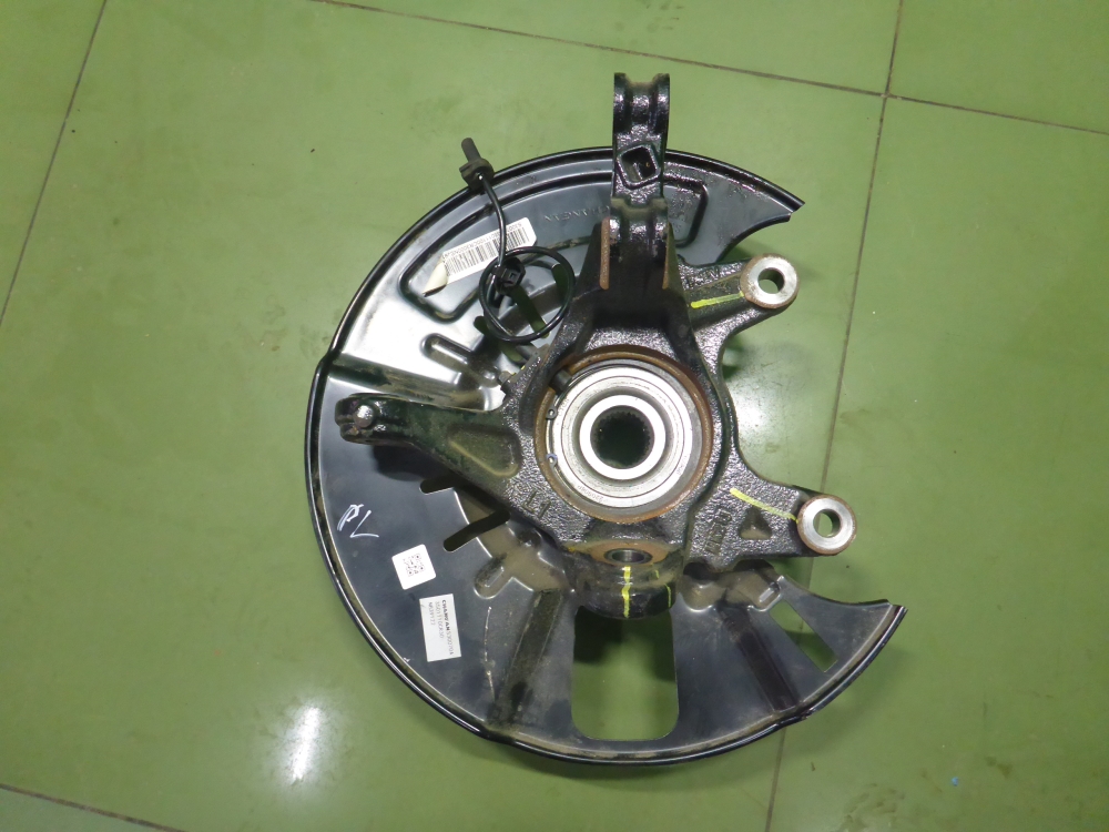 Кулак поворотный передний левый