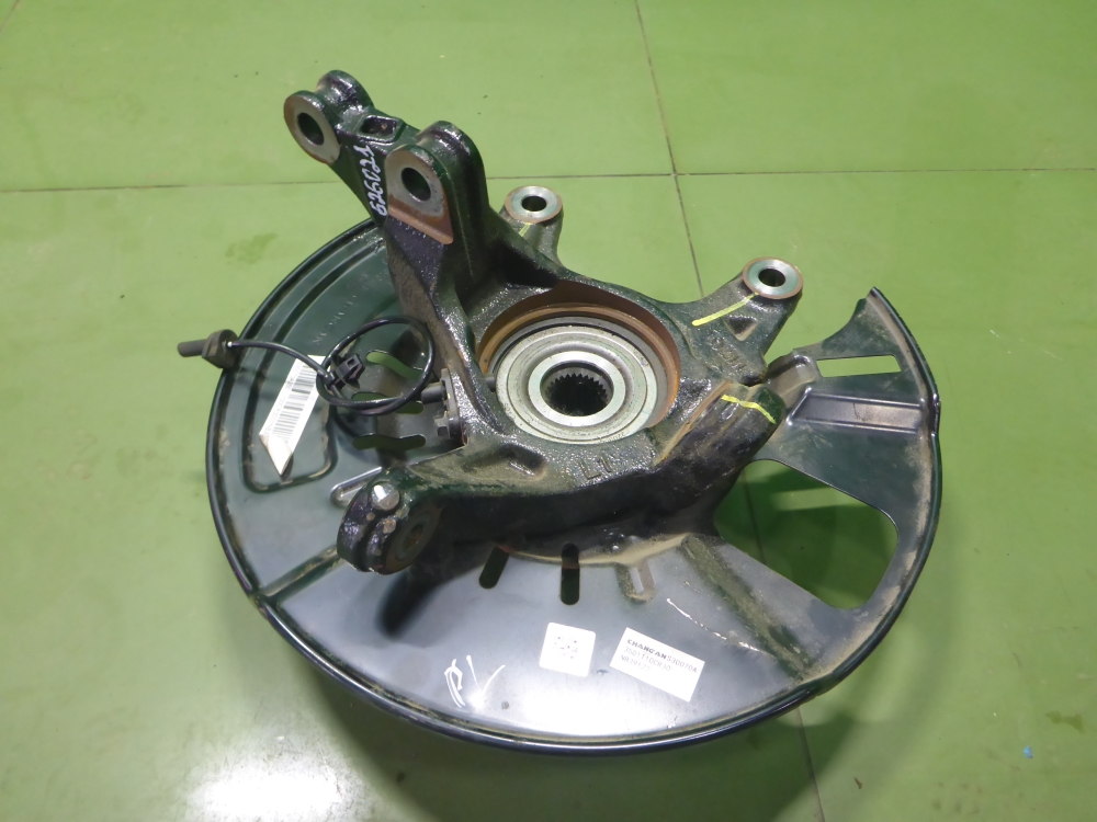 Кулак поворотный передний левый