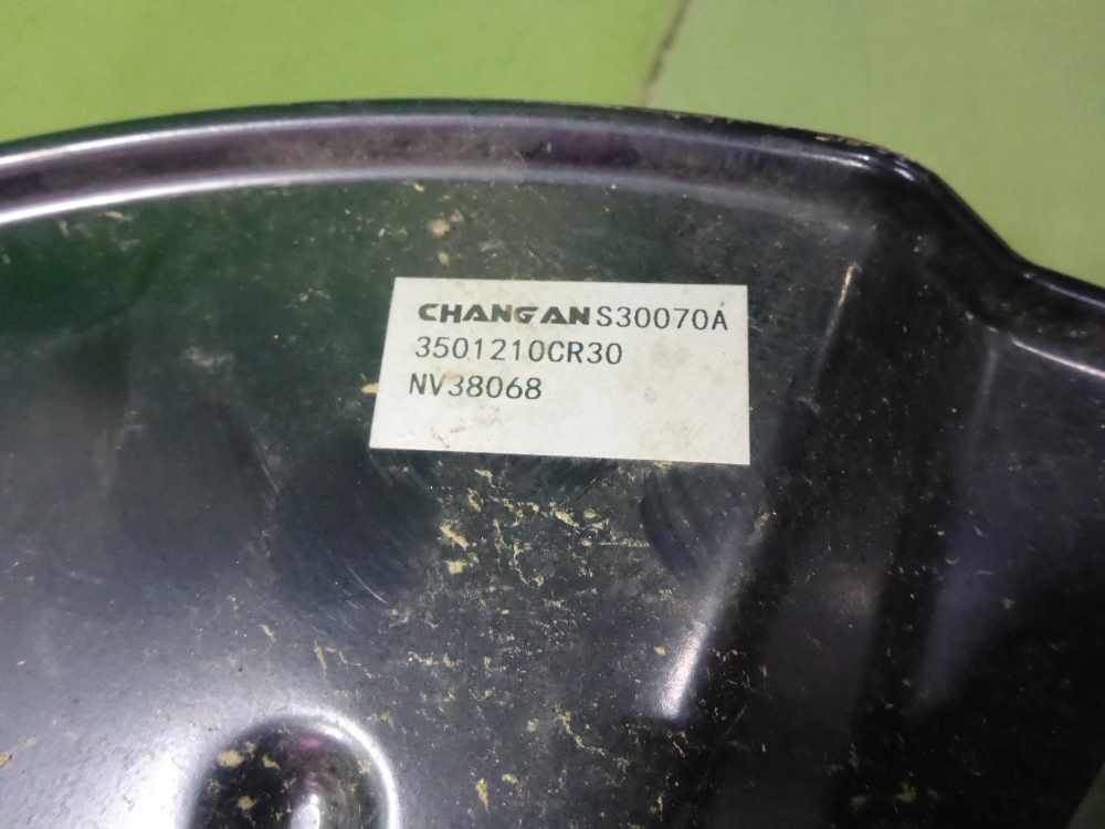 Кулак поворотный передний правый