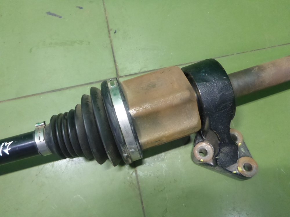 Полуось передняя правая