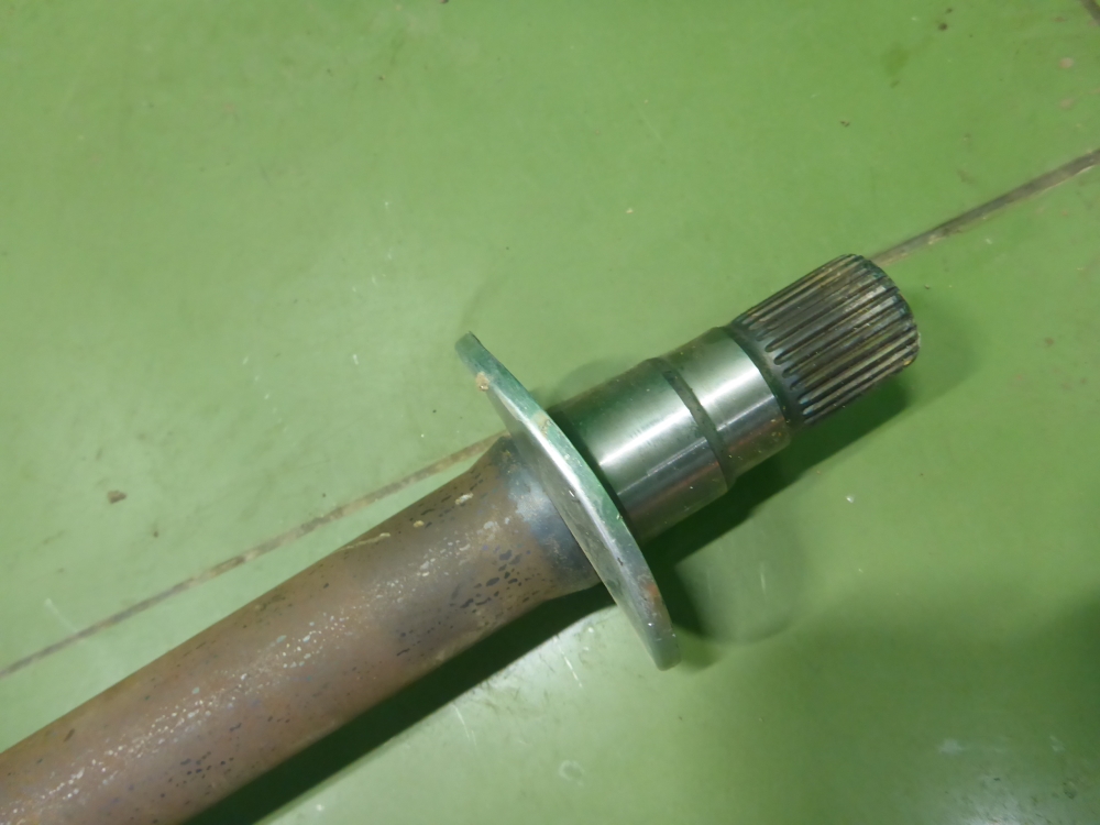 Полуось передняя правая