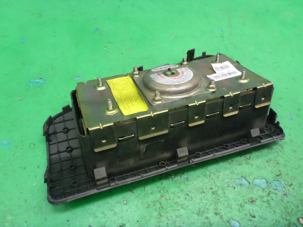 Подушка безопасности пассажирская (в торпедо)