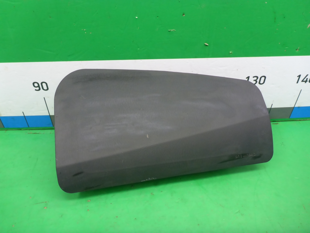 Подушка безопасности пассажирская (в торпедо)