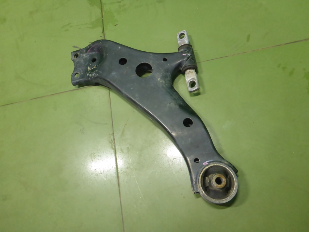 Рычаг передний левый