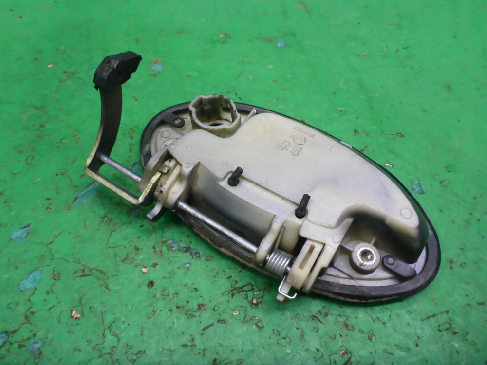 Ручка двери передней наружная правая