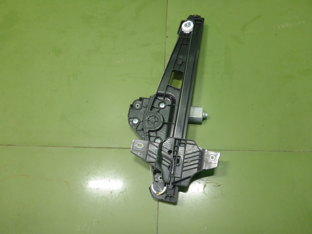 Стеклоподъемник электр. задний левый