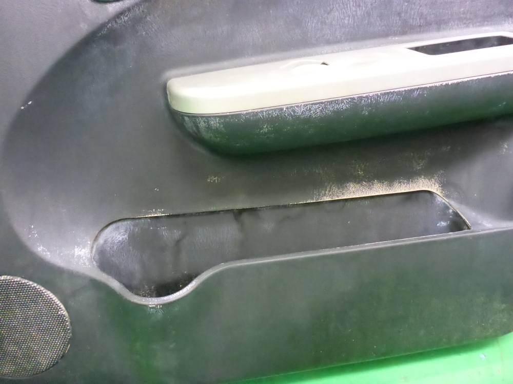 Обшивка двери передней правой