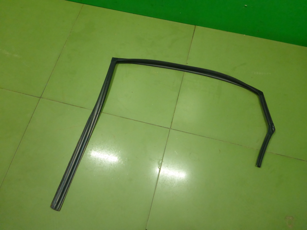 Уплотнитель стекла двери