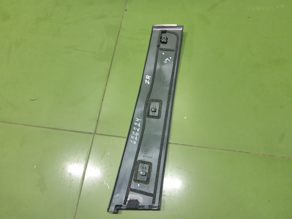 Накладка двери задней правой