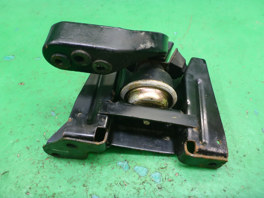 Опора двигателя правая