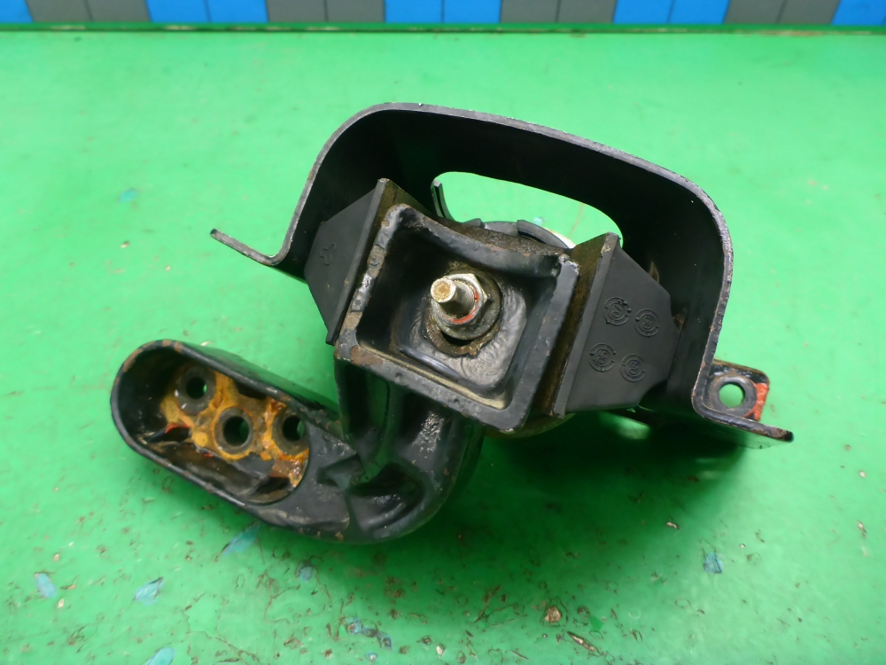 Опора двигателя правая