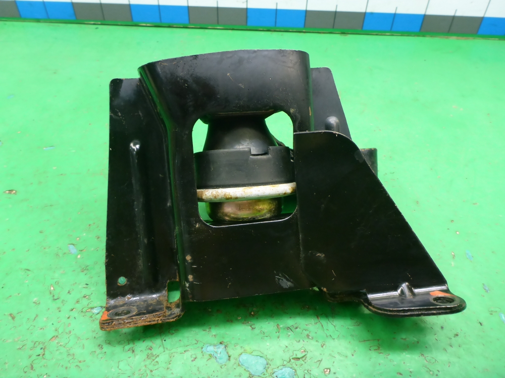 Опора двигателя правая