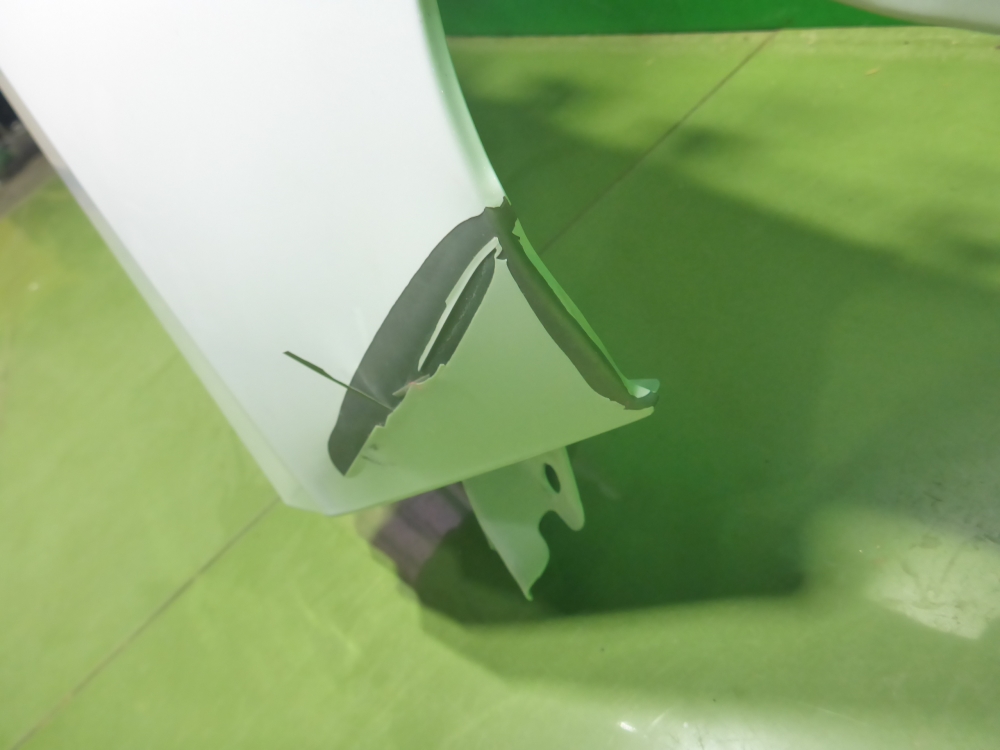 Крыло переднее правое