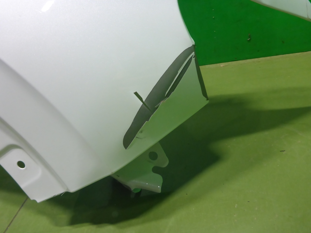 Крыло переднее правое