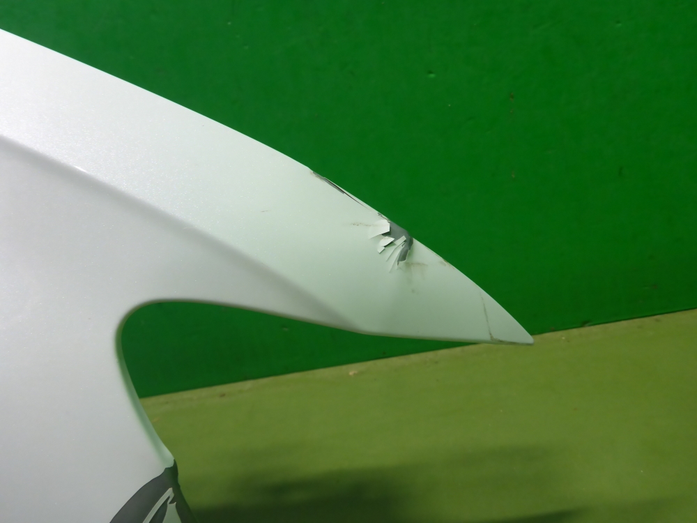 Крыло переднее правое