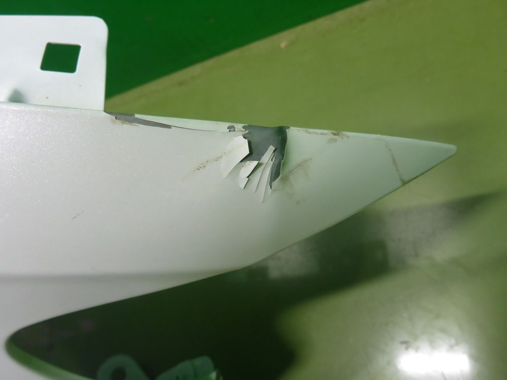 Крыло переднее правое